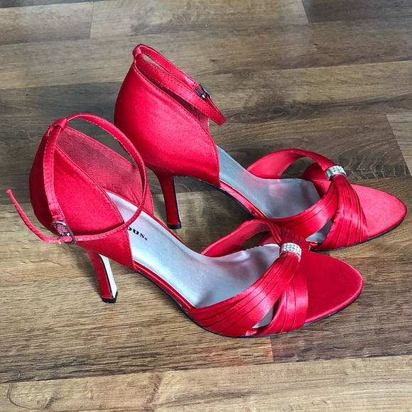 Delicious red heels - Picture 2 of 7